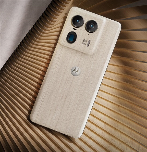 联想moto X50 Ultra AI元启版宣布免费升杯：16+1TB仅4299元（联想.免费.X50）