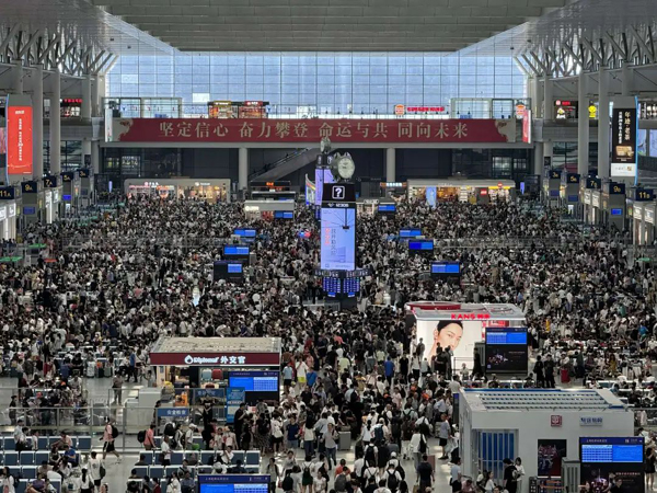 铁路上海站2024年暑运累计发送旅客超2600万人次(旅客,上海站,累计,发送,铁路......)