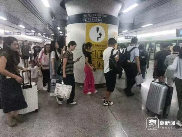 滚动｜台风“贝碧嘉”来势汹汹，记录那些和它比速度的中秋归乡人(来势汹汹,台风,中秋,它比,滚动......)