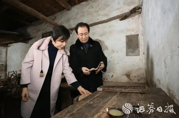 许家印前妻丁玉梅据悉获准在资产冻结后每月支取2万英镑用作在英生活费(支取,获准,英镑,生活费,冻结......)