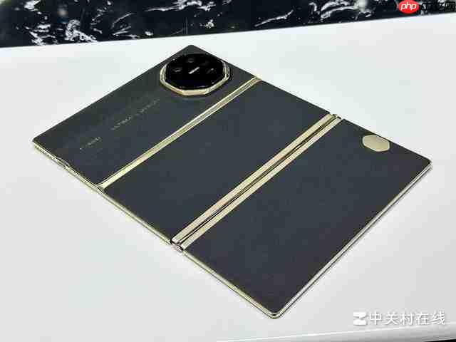 非凡三折设计 华为 Mate XTs 非凡大师上手组图