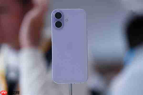 iPhone 17 Pro展示机已有伤痕：不忍视
